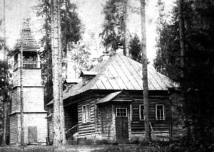 Келейный корпус и звонница в Софрониевой пустыни. Фото нач. XX в. Келейный-корпус-и-звонница-в-Софрониевой-пустыни.-Фото-нач.-XX-в.