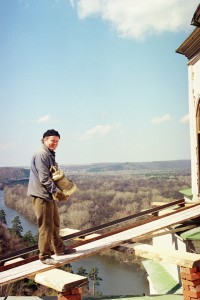 Установка колоколов на Николаевскую колокольню 14.04.1998 г. Установка колоколов на Николаевскую колокольню 14.04.1998 г.