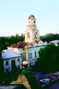Покровский храм. Фото 1995 г. Покровский храм. Фото 1995 г.