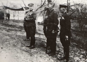 Вручение дивизии гвард. знамени - Батюк, Чуйков, Графчиков