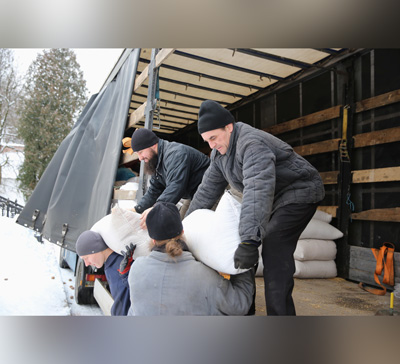 В Святогорскую Лавру доставлен гуманитарный груз от верующих УПЦ