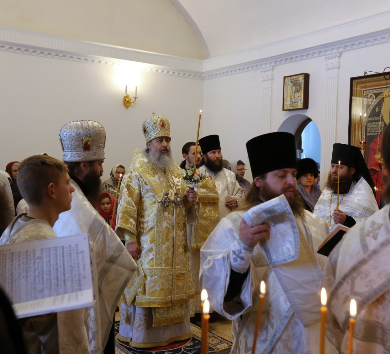 Митрополит Святогорский Арсений совершил молебен на лаврском подворье в с. Никольское