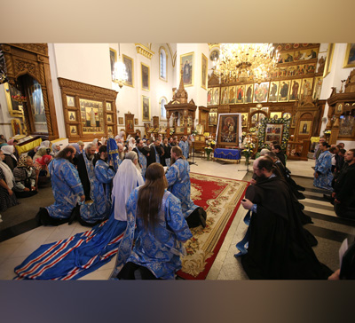 Напутственный молебен у лаврских святынь перед проводами на крестный ход в г. Киев (фото)