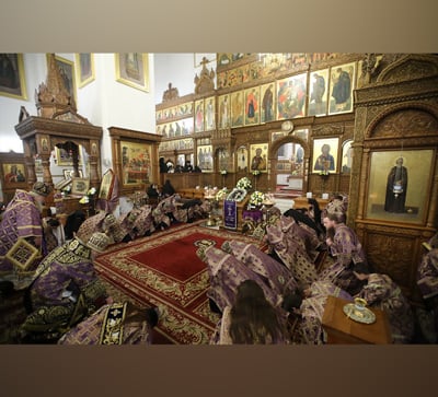 Вынос Креста в Святогорской Лавре совершил наместник митрополит Арсений (фото)