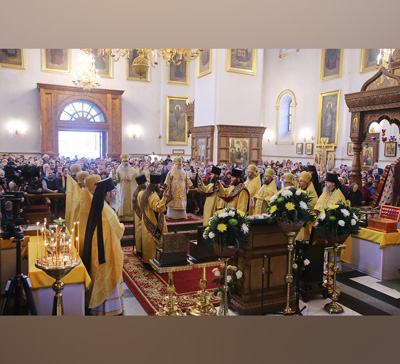 Несколько тысяч паломников поклонились святыням Святогорской Лавры в Неделю Торжества Православия (фото, видео)