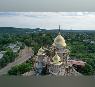 Новые купола и кресты над новым храмом Святогорья (фото, видео)