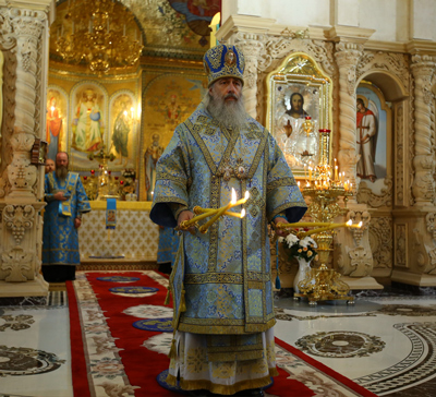 Митрополит Арсений совершил всенощное бдение в Почаевской Лавре (фото)