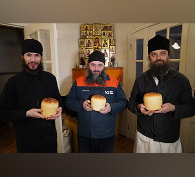 Возрождение древнего обычая творения хлебов в Святогорской Лавре (фото)
