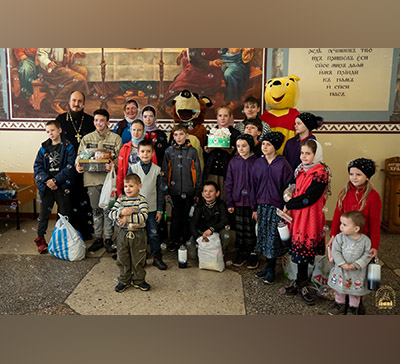 Харьковчане провели в Святогорской Лавре детский праздник (фото)