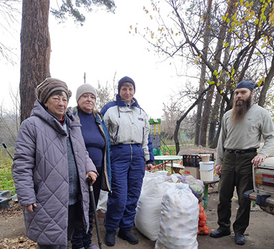 Лавра помогает жителям Святогорска (фото)