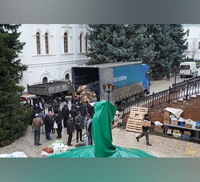 В Святогорскую Лавру доставили помощь из Германии и Италии (фото)