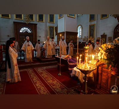 Заупокойная Литургия и отпевание новопреставленного епископа Иннокентия в Святогорской Лавре (фото, видео)