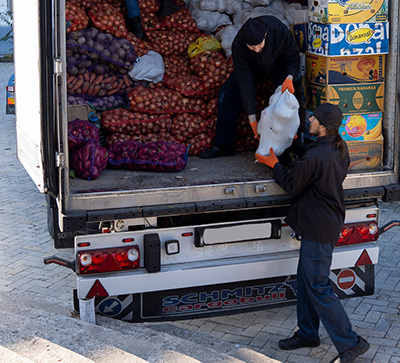 В Святогорскую Лавру доставили 25 тонн гуманитарной помощи от православных винничан (фото)