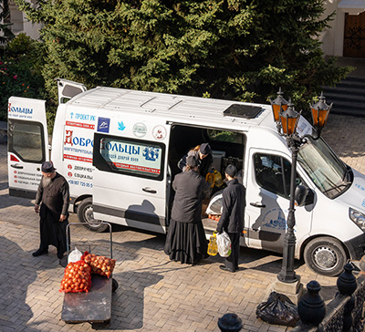 В Святогорскую Лавру доставили очередной гуманитарный груз от верующих Днепропетровщины (фото)
