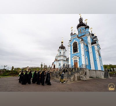 В разрушенном скиту Святогорской Лавры отметили память преподобного Сергия Радонежского (фото, видео)