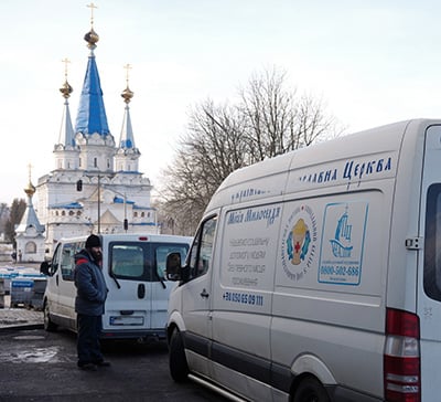 В Святогорскую Лавру доставили гуманитарную помощь с Киевщины и Днепропетровщины (фото)