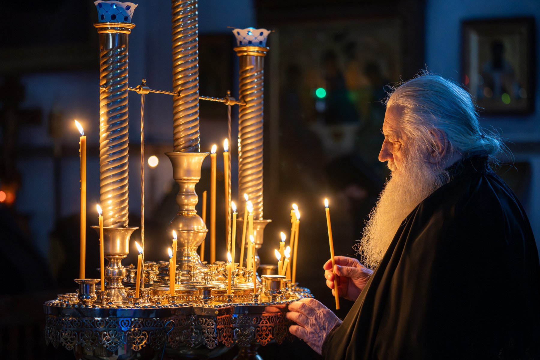 Поставить свечу в Святогорской Лавре