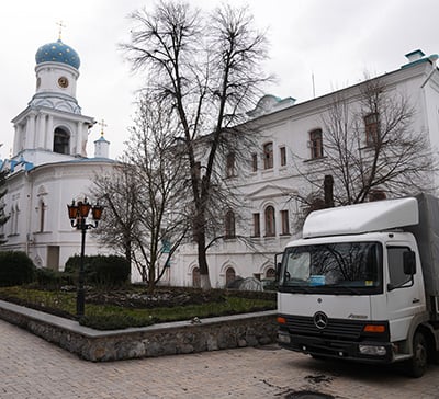 До Святогірської Лаври знову привезли гуманітарний вантаж із Буковини та з Німеччини (фото)