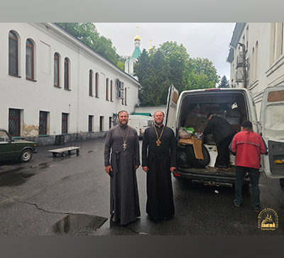 У Святогірську Лавру доставили гуманітарну допомогу з Києва