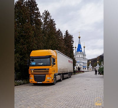 До Святогірської Лаври привезли гуманітарний вантаж з Буковини (фото)