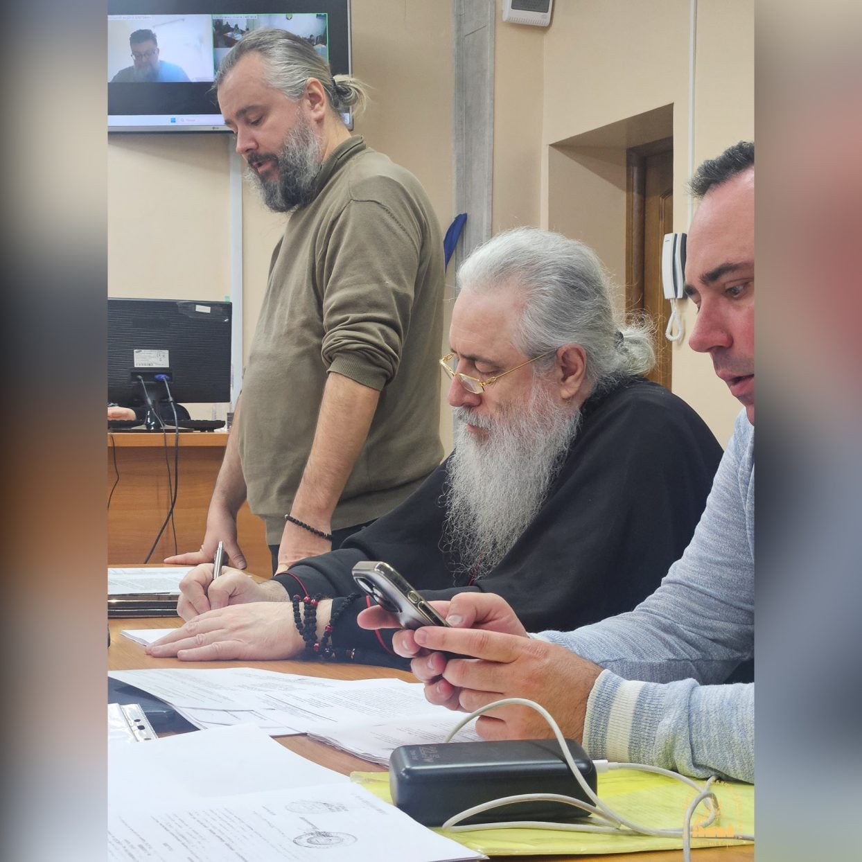 1 ноября заседание было прервано из-за технических проблем (фото)