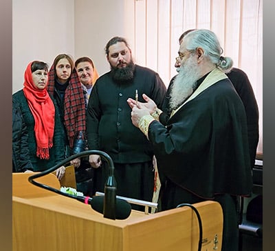 «Найвища молитва — це подячна молитва». Слово митрополита Арсенія після молебню у суді (відео)