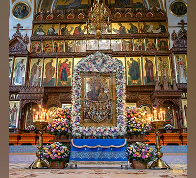 В Святогорской Лавре молитвенно отметили день главной святыни (фото)