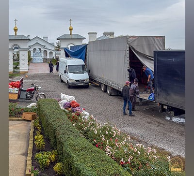 В Святые Горы доставили гуманитарный груз с Буковины